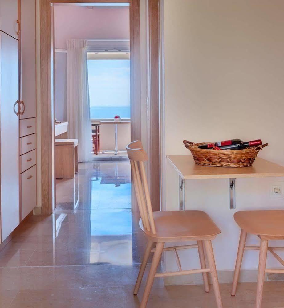 Krouzeri Beach Apartments Katávolos Eksteriør billede