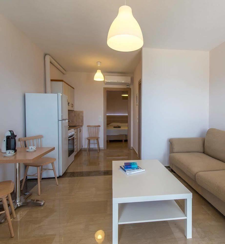 Krouzeri Beach Apartments Katávolos Eksteriør billede